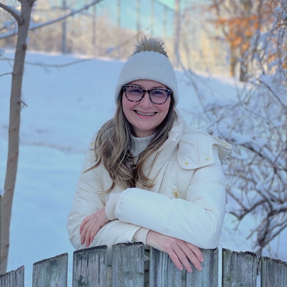 Meet your Posher, Audrey - Picture 1 of 1